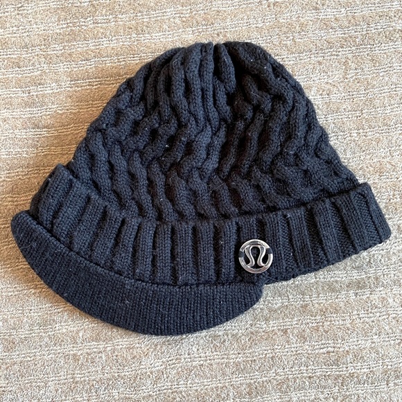 SOLD* Lululemon striped brimmed beanie